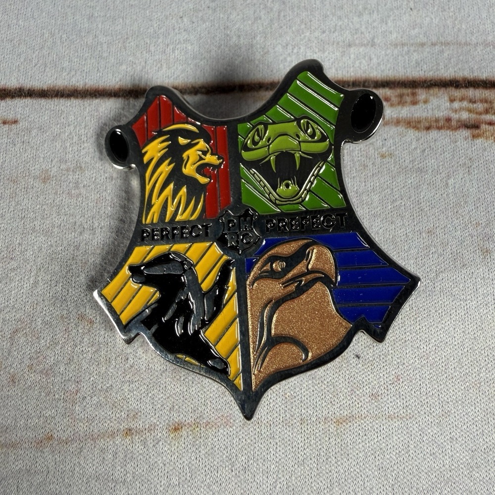 Harry Potter Hogwarts Running Club Perfect Prefect Pin HPRC Collector Used